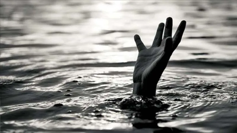 प्रयागराज: नए यमुना ब्रिज से नदी में कूदा युवक, गोताखोरों ने बमुश्किल बचाया, हड़कंप