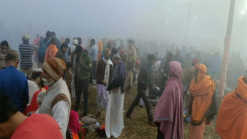 प्रयागराज: मकर संक्रांति पर्व पर संगम में बीस लाख श्रृद्धालुओं ने लगाई आस्था की डुबकी, चप्पे चप्पे पर तैनात दिखी पुलिस