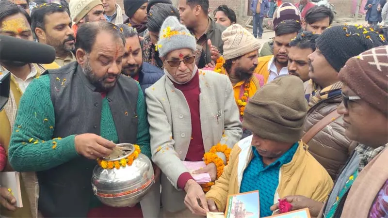 अयोध्या: रामलला के पूजित अक्षत वितरण की हुई शुरुआत, चंपत राय बोले- 22 जनवरी को सभी घरों में मनाएं उत्सव