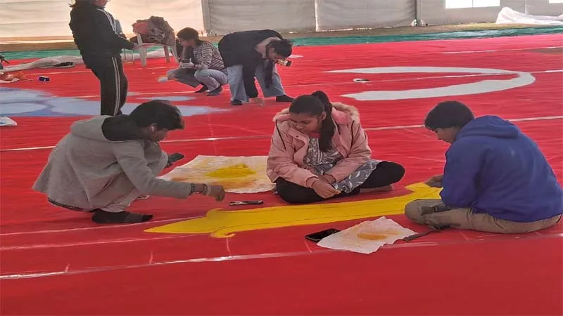 प्रयागराज: छात्राओं ने रंगोली में उतारी मर्यादा पुरुषोत्तम श्री राम की आकृति