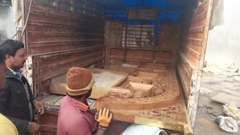 अयोध्या: राम मंदिर पहुंचे स्वर्ण जड़ित 14 दरवाजे, TEMPLE की बढ़ाएंगे शोभा