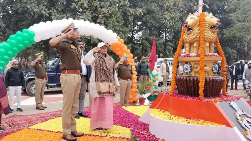 संतकबीरनगर: प्रभारी मंत्री विजयलक्ष्मी गौतम के साथ एसपी ने रैतिक परेड का किया निरीक्षण, ली सलामी, फहराया तिरंगा