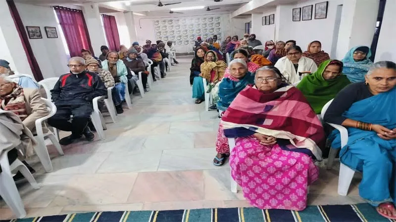 प्रयागराज: नव वर्ष पर भी अकेले रहे वृद्ध, फिर भी खुशी में बीता साल का पहला दिन