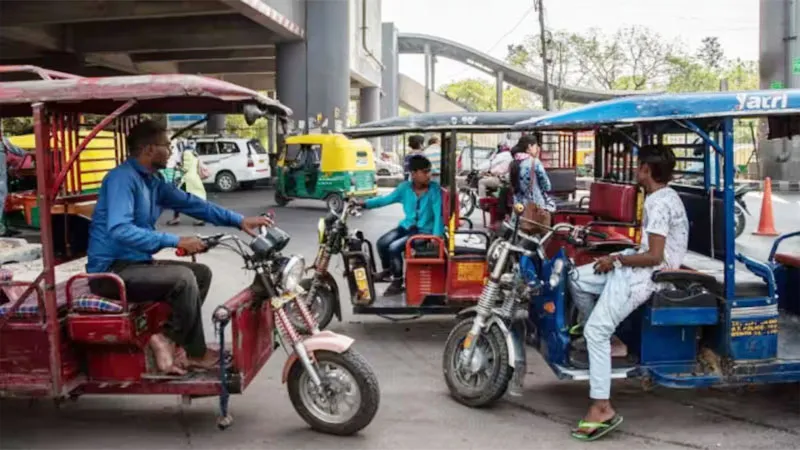 लखनऊ: ई-रिक्शा चालकों की अब नहीं चलेगी मनमानी, कल से चलने वाला है पुलिस का चाबुक! होगी कार्रवाई