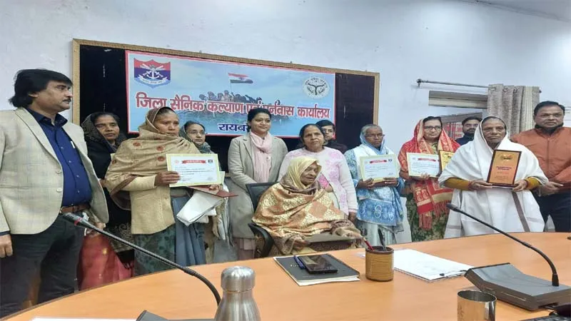 जवानों की बदौलत है हमारा वजूद, वो हैं तभी देश की सीमाएं सुरक्षित हैं: जिलाधिकारी 