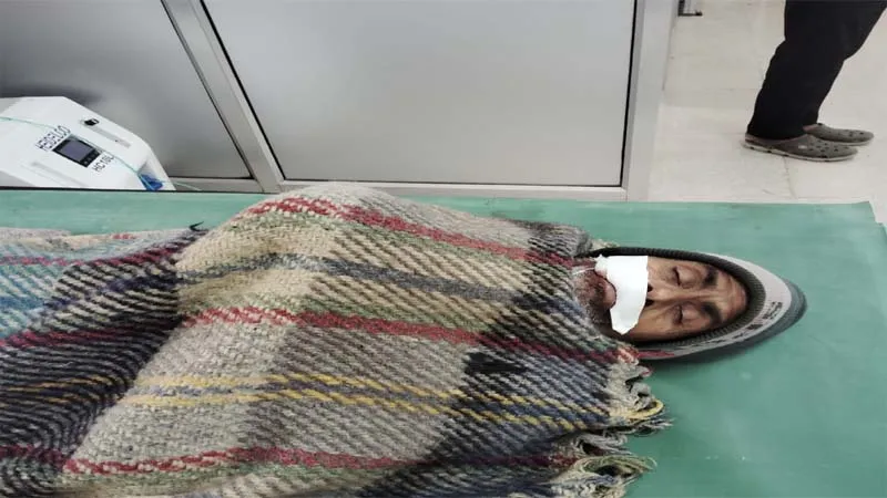 बाराबंकी: हाइवे पर खड़े ट्रक में घुसी एंबुलेंस, मरीज की मौत, चालक सहित तीन घायल
