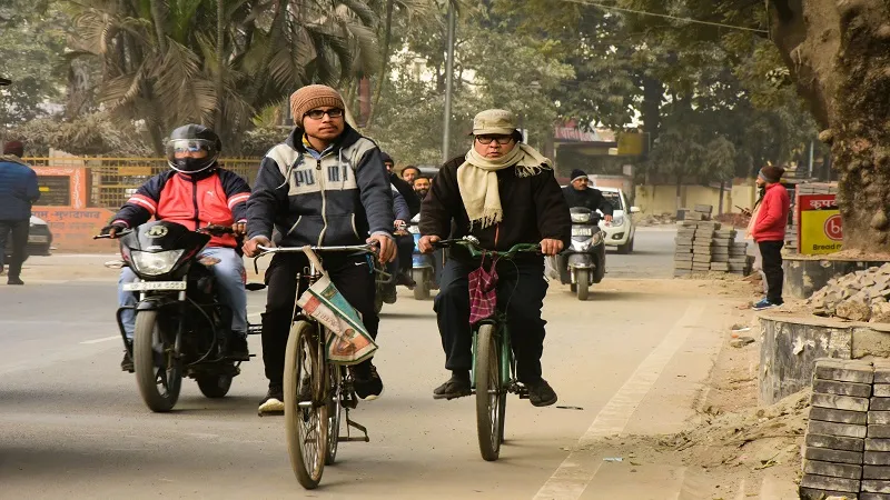 मुरादाबाद : शीतलहर से ठिठुरा जनजीवन, न्यूनतम तापमान 4 डिग्री... धूप न निकलने से गलन बरकरार