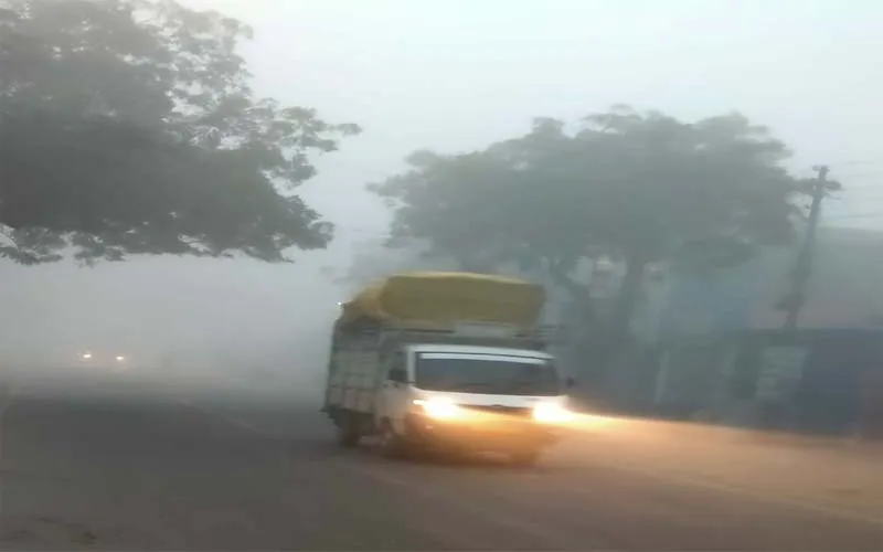 संतकबीरनगर: सीजन का सबसे ठंडा दिन रहा बुधवार, तापमान 6 डिग्री सेल्सियस तक पहुंचा, गलन से कांपे लोग