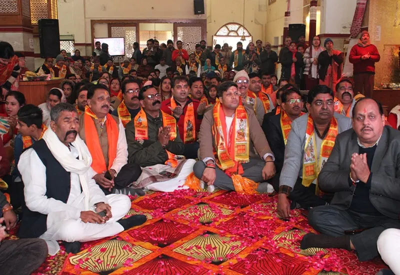 भगवान श्रीराम की भक्ति में डूबा रामपुर, जगह-जगह हुआ सुंदरकांड का पाठ और कीर्तन