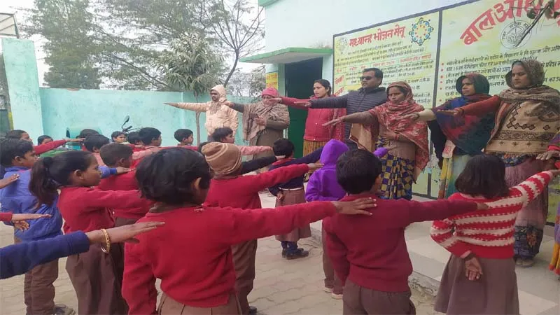  राष्ट्रीय मतदाता दिवस: हरदोई में नन्हें-मुन्ने स्कूली बच्चों ने लोकतांत्रिक परम्पराओं को बचाए रखने की ली शपथ, कहा- हम...