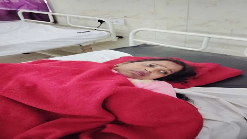 बाराबंकी: डिवाइडर से टकराकर पलटी कार, आधा दर्जन लोग हुए गंभीर रूप से घायल  