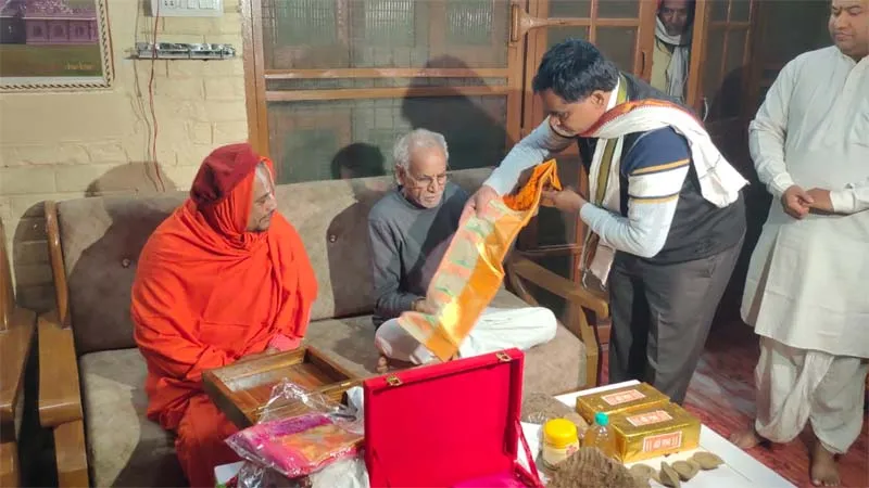 अयोध्या: रामलला को समर्पित हुई सोने व चांदी से बनी पोशाक, 40 दिव्यांगों ने 6 महीने में मिलकर की है तैयार