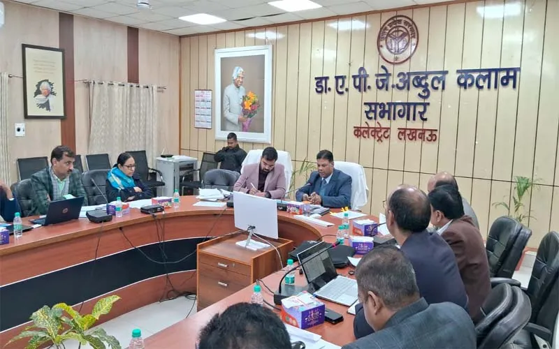 लखनऊ: जिलाधिकारी ने की स्वास्थ्य कार्यक्रमों की समीक्षा बैठक, अधिकारियों को दिए यह अहम निर्देश...