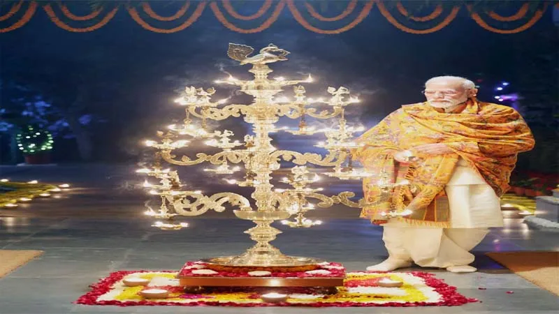 जले हैं दीप स्वागत में, मेरे घर राम... पीएम मोदी ने अपने घर में जलाई 'रामज्योति', दिवाली जैसा दिखा पीएम आवास का नजारा