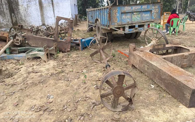 बहराइच: वन विभाग ने चार आरा मशीनों को किया सीज, हड़कंप 