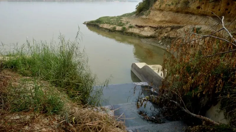 Kanpur: माघ स्नान से पहले गंगा और पांडु नदी प्रदूषित करने पर 90 लाख जुर्माना... अब नगर निगम के खिलाफ होगी कार्रवाई