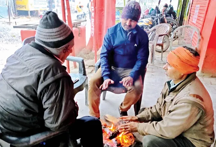 Weather Forecast Kanpur: बर्फीली हवाओं ने बढ़ाई गलन... सूर्यदेव निकले, पर ठंड से कपकपाते रहे लोग