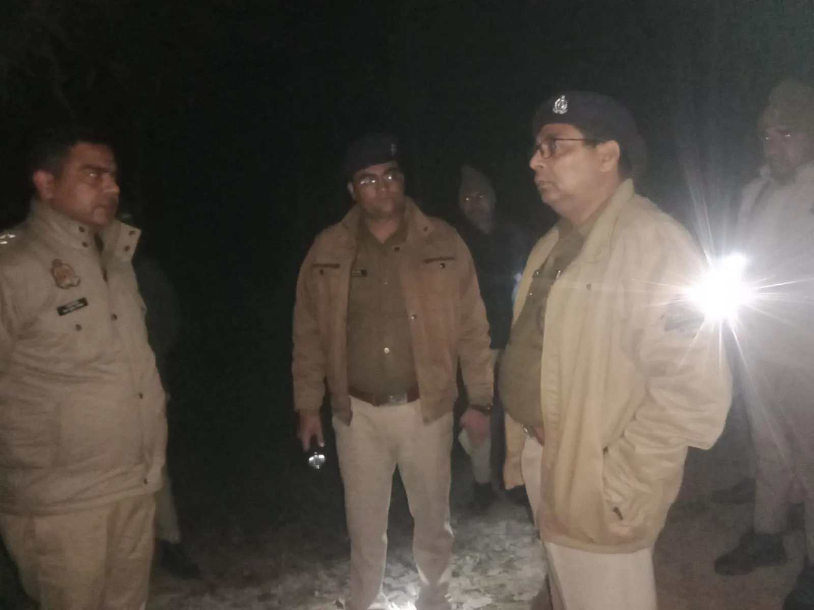 शाहजहांपुर: गो तस्करों और पुलिस में मुठभेड़, इंस्पेक्टर और सिपाही समेत पांच को लगी गोली