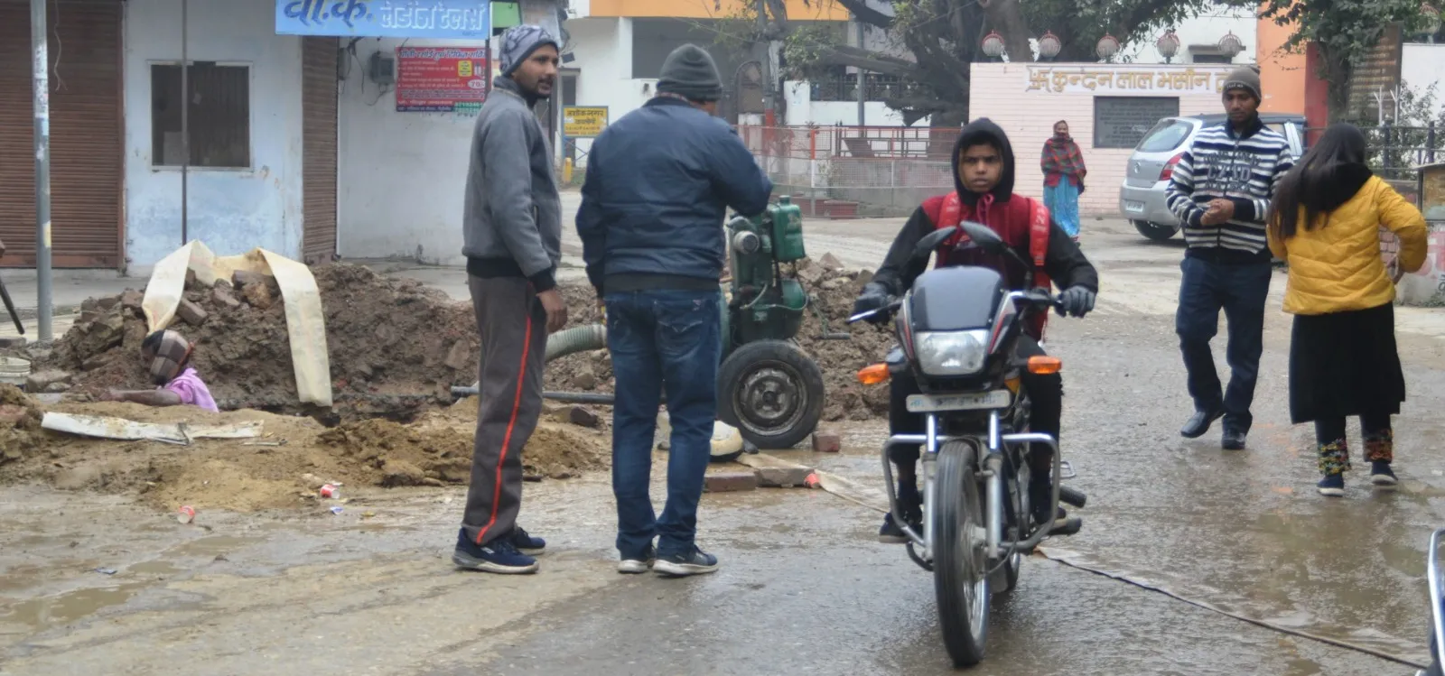 पीलीभीत: बढ़ते कोहरे में जिम्मेदारों का सुधार ही बना मुसीबत, हादसे का खतरा... जानिए पूरा मामला