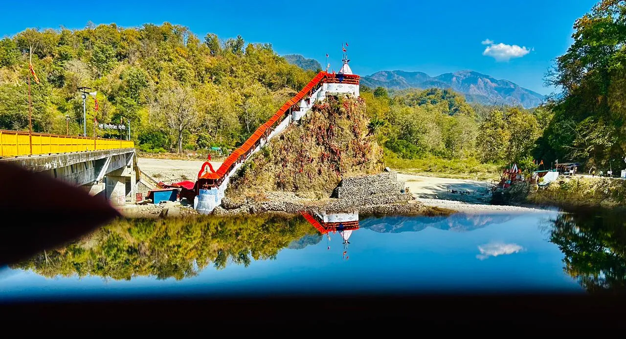 रामनगर: गिरिजा देवी मंदिर का सुरक्षा का कार्य अधर में, मंदिर समिति ने कहा सरकार लगा दे ताले...