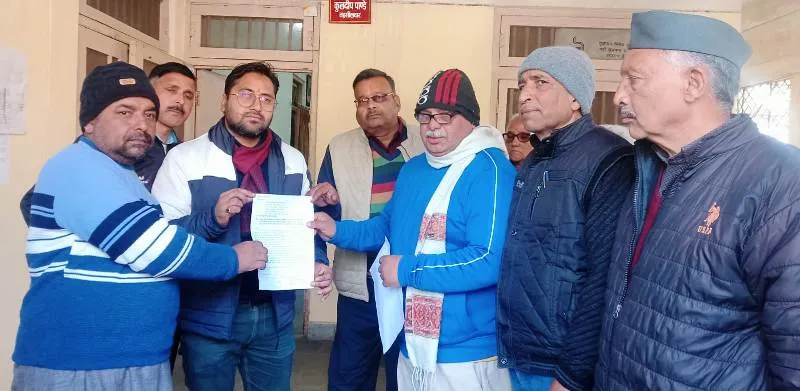 रामनगर: फ्री होल्ड की दरें वापस लेने की मांग को तहसील में गरजे राज्य आंदोलनकारी
