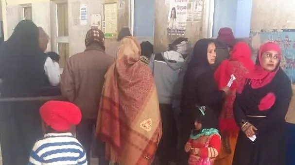 पीलीभीत: खांसी, बुखार और जुकाम के मरीजों की बढ़ी संख्या