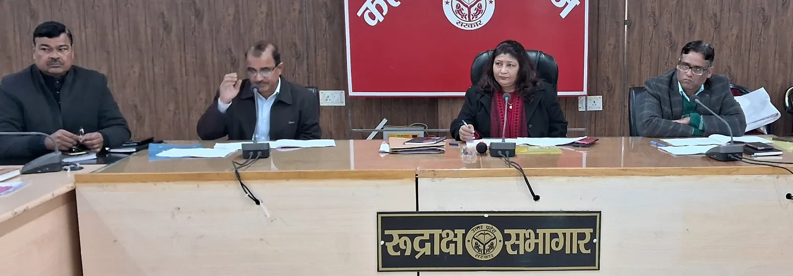 कासगंज: ठंड से बचाने के लिए विचरण कर रहे गोवंशों को गोशालाओं किया जाए संरक्षित 