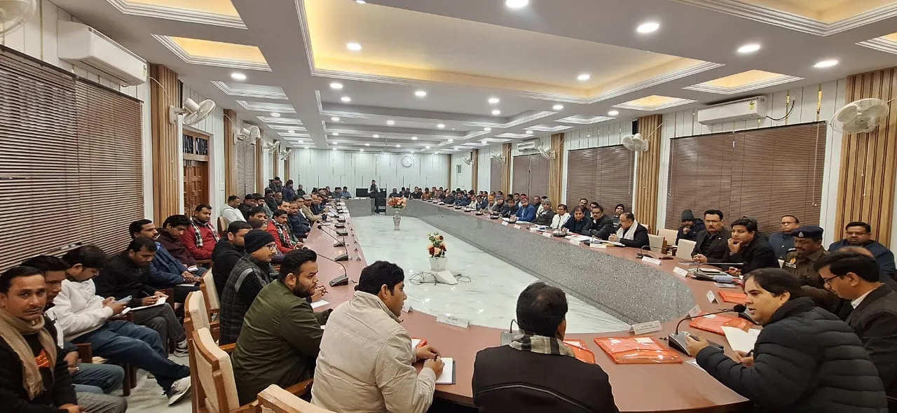 पीलीभीत: तालाब पाटकर बनाई जा रही कॉलोनियां, सांसद बोले- एसडीएम साहब जांच कर करिए कार्रवाई