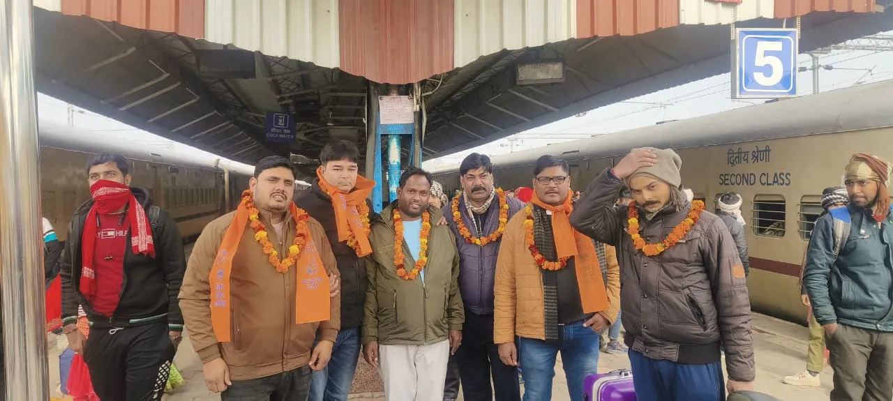 कासगंज: हिंदूवादियों का दल 14 से 30 जनवरी तक रामनगरी अयोध्या में देंगे सेवा, कार्यकर्ताओं ने किया रवाना 