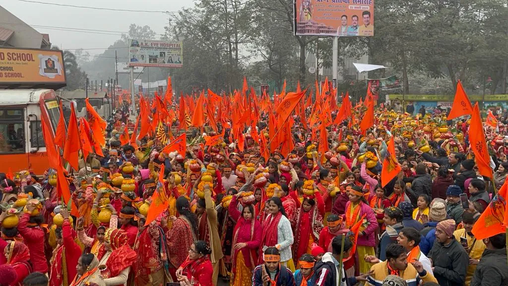 बरेली: रामदूत शोभायात्रा से राममय हुआ नाथ नगरी, झांकियों ने मोहा मन... जगह-जगह हुआ भव्य स्वागत