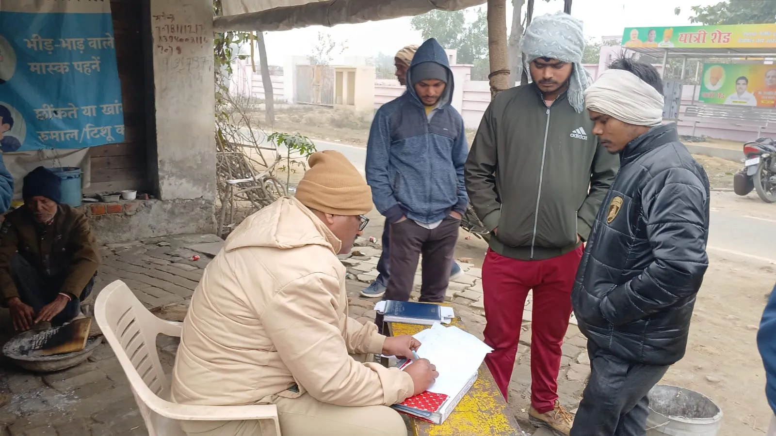 कासगंज: गांव अशोकपुर में अज्ञात युवक का शव मिलने से फैली सनसनी 