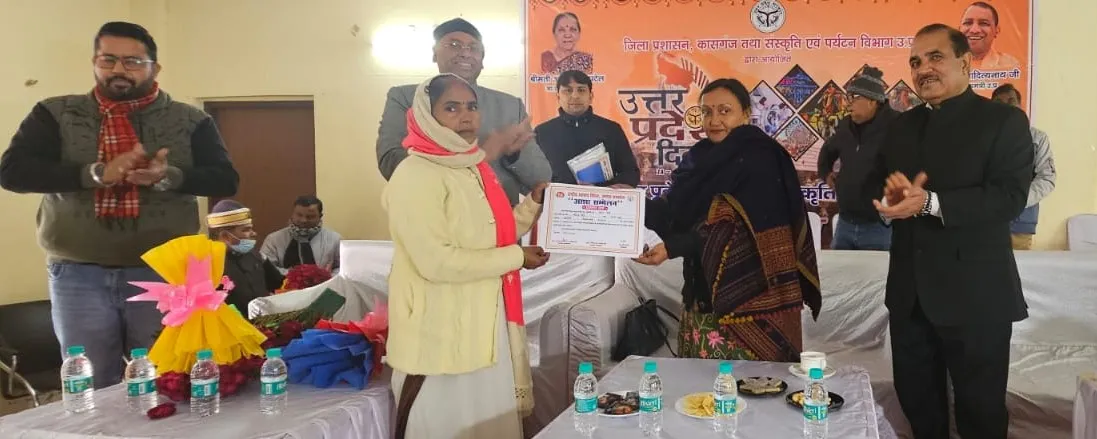 आशायें हैं स्वास्थ्य विभाग की रीढ़, मन लगाकर करें कार्य: डीएम सुधा वर्मा 