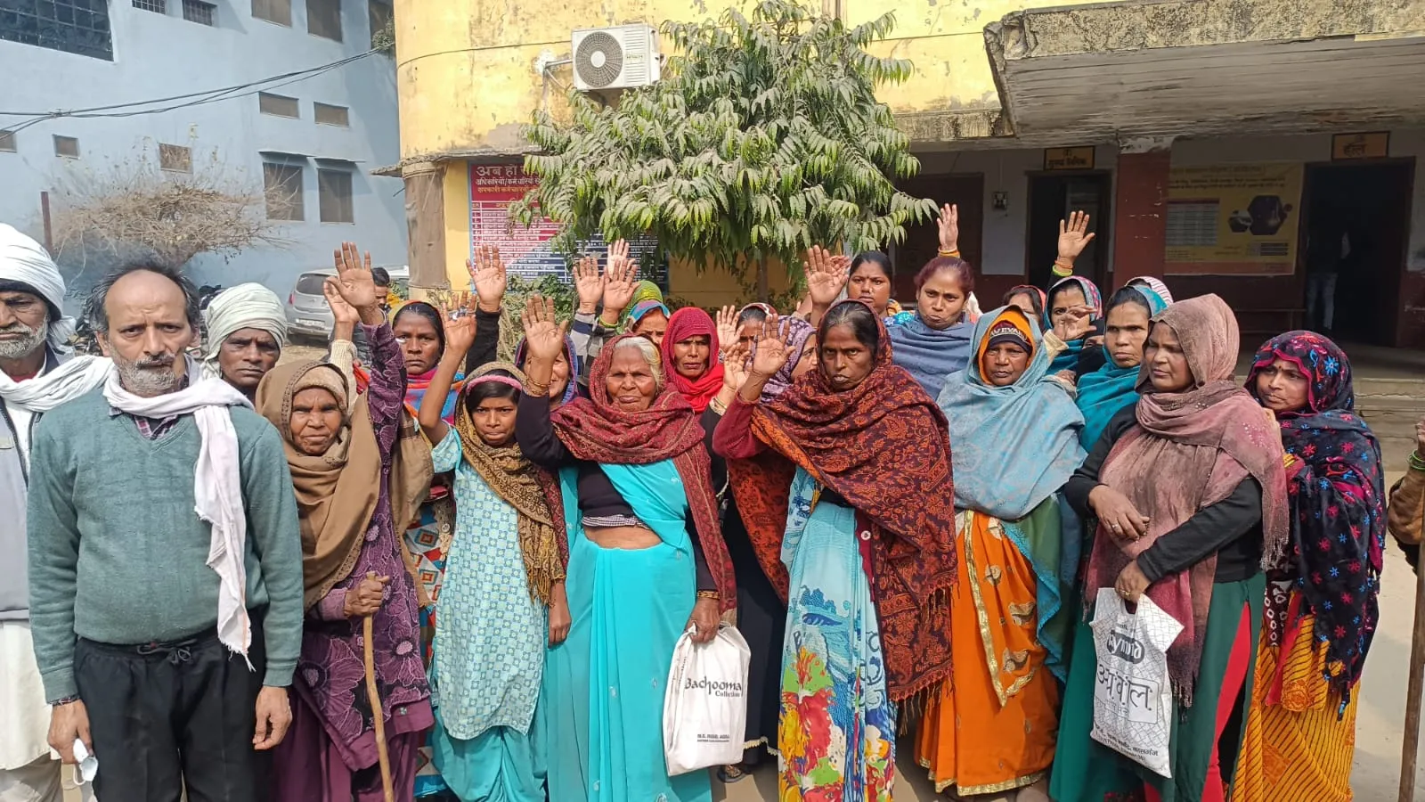 कासगंज: कांशीराम कॉलोनी में उपभोक्ताओं को मिल रहे लाखों के बिल 