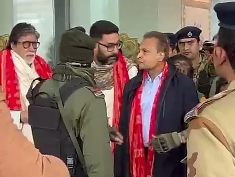 अयोध्या में रामोत्सव की धूम, अमिताभ बच्चन सहित पहुंची तमाम हस्तियां, जय श्री राम की गूंज, सड़कों के किनारे उमड़े लोग