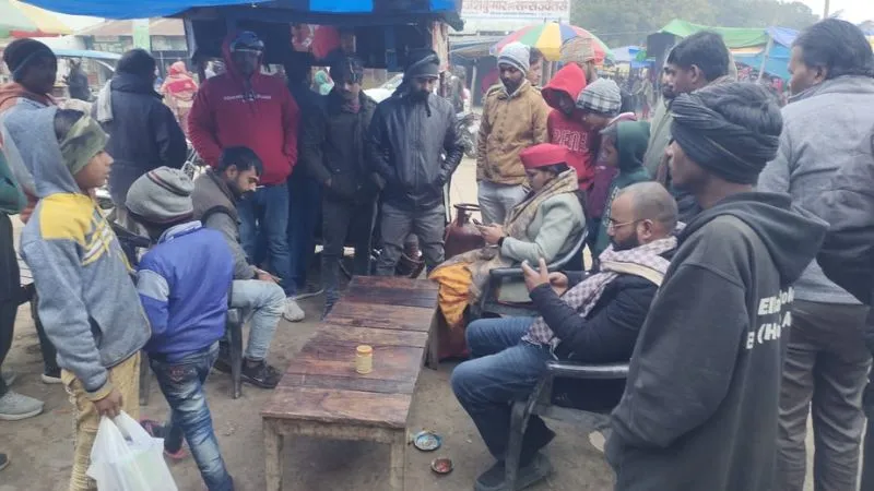 UP: सांडो की लड़ाई का वीडियो वायरल, सपा सुप्रीमो Akhilesh Yadav बोले- 'भाजपा की छुट्टा सांड नीति का हिस्सा बनने को जनता हो रही मजबूर'