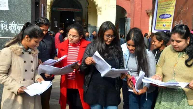 Kanpur News: 11 हजार ने छोड़ दी अपर निजी सचिव परीक्षा… इतने परीक्षार्थी हुए शामिल, प्रश्नपत्र को बताया सरल