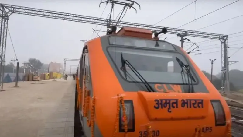 Kanpur News: सेंट्रल आई अमृत भारत ट्रेन, पहुंची 48 मिनट लेट, इन सुविधाओं से है लैस..जानें...  