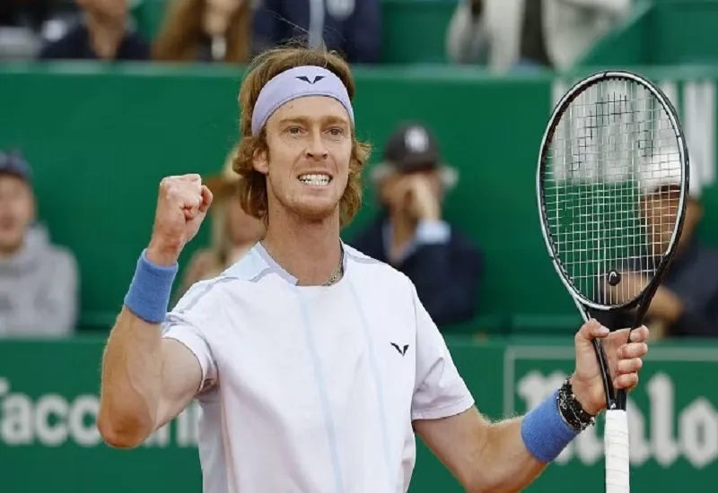 Australian Open : आंद्रे रूबलेव उलटफेर से बचे, Jannik Sinner ने ऑस्ट्रेलियाई ओपन के सत्र का पहला मैच जीता