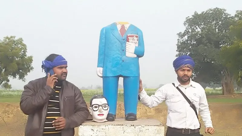 Kanpur News: अराजक तत्वों ने तोड़ी बाबा भीमराव आंबेडकर की मूर्ति, भीम आर्मी का प्रदर्शन...