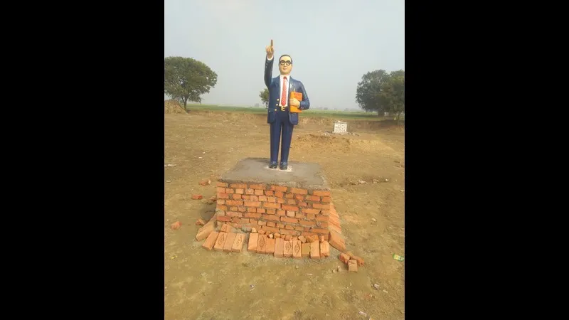 Kanpur News: बारिश में भी डटे रहे जवान, आंबेडकर पार्क में मूर्ति स्थापित होने के बाद माहौल हुआ शांत...