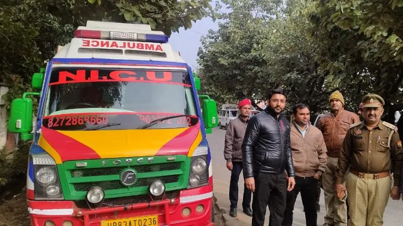 Etawah: पकड़ी गईं 19 निजी एंबुलेंस, मरीजों को बरगला कर ले जाते थे प्राइवेट अस्‍पताल, आगे भी जारी रहेगा अभियान..