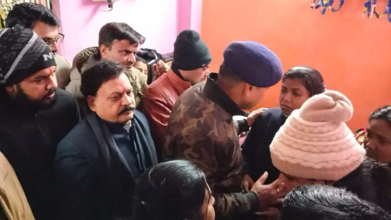 Unnao: भाकियू नेता हत्याकांड... लिखित आश्वासन के बाद परिजनों ने किया अंतिम-संस्कार, छावनी में तब्दील रहा इलाका