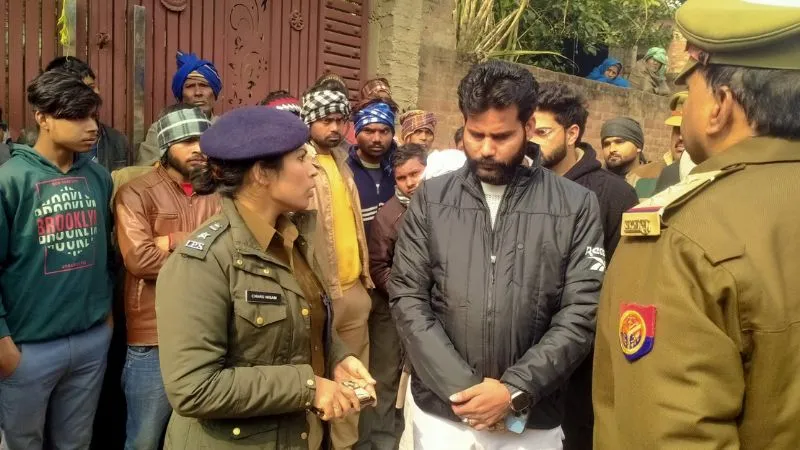Auraiya News: पुरानी रंजिश को लेकर युवक की हत्या... गांव के लोगों पर आरोप, जांच में जुटी पुलिस