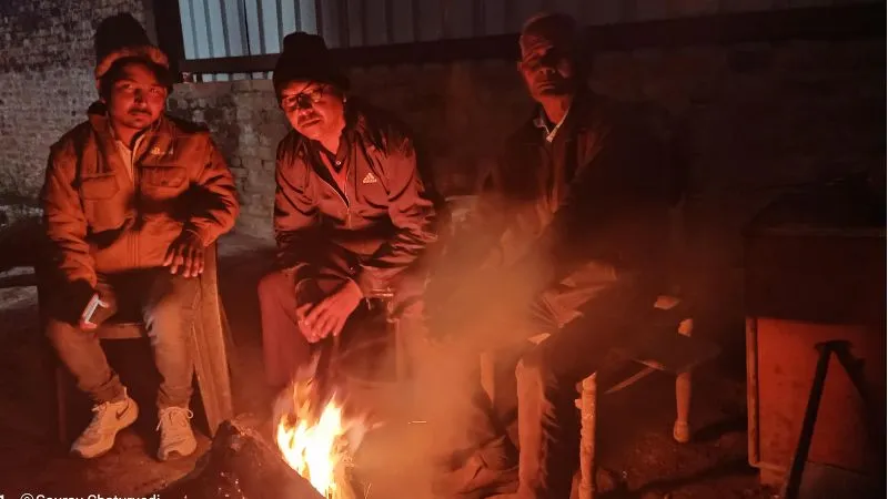 Auraiya News: बर्फीली हवाओं ने बढ़ाई गलन; जारी रहेगा सर्दी का सितम, 20 जनवरी तक बंद रहेंगे स्कूल....