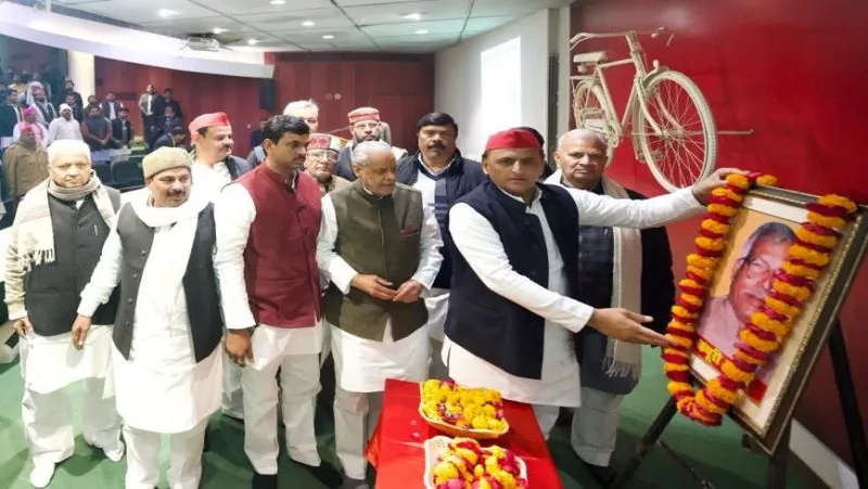 लखनऊ: कर्पूरी ठाकुर की जयंती पर अखिलेश यादव ने किया नमन, लोहिया, चौधरी चरण सिंह और नेताजी को भारतरत्न देने की उठाई मांग