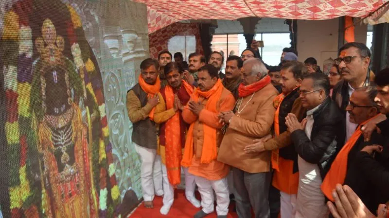 Ram Mandir Photos: पूजन, यात्रा और भजनों से शहर हुआ राममय; आनंदेश्वर, दक्षिणेश्वर हनुमान व सिद्धनाथ धाम समेत सभी मंदिरों में उमड़ी भीड़...   