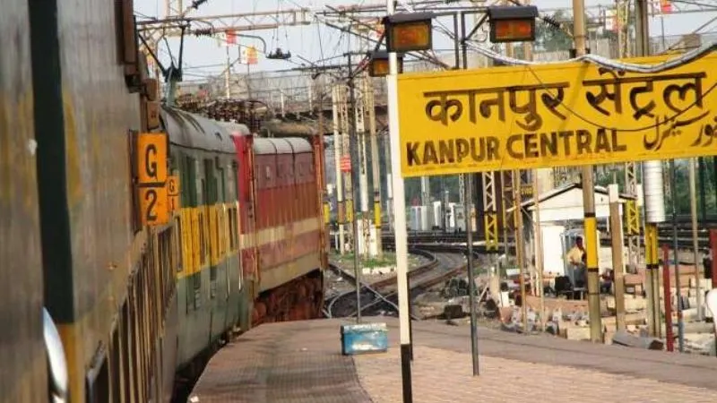Kanpur: कोहरे से रेल और बस यातायात हुआ प्रभावित, दिन की ट्रेनें पहुंची रात में, इतने हजार यात्रियों ने टिकट कैंसिल कराए..जानें...