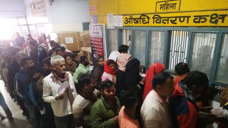 Fatehpur News: मौसम में उतार-चढ़ाव से कोल्ड डायरिया का बढ़ा खतरा, अस्पतालों में मरीजों की भारी भीड़, डॉक्टरों ने सुझाए ये उपाए...