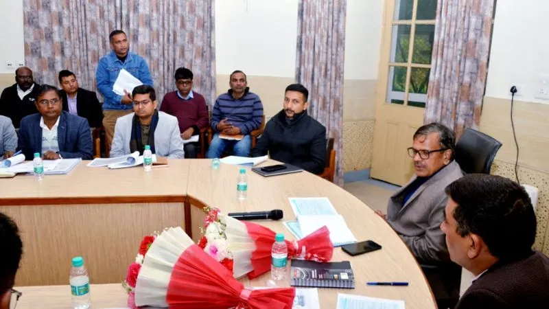 Kanpur: गंगा में बढ़ा प्रदूषण, प्रमुख सचिव ने अफसरों को लगाई फटकार, बोले- माघ मेले तक गंगा में गिर रहे नाले होंगे टैप्ड.... 