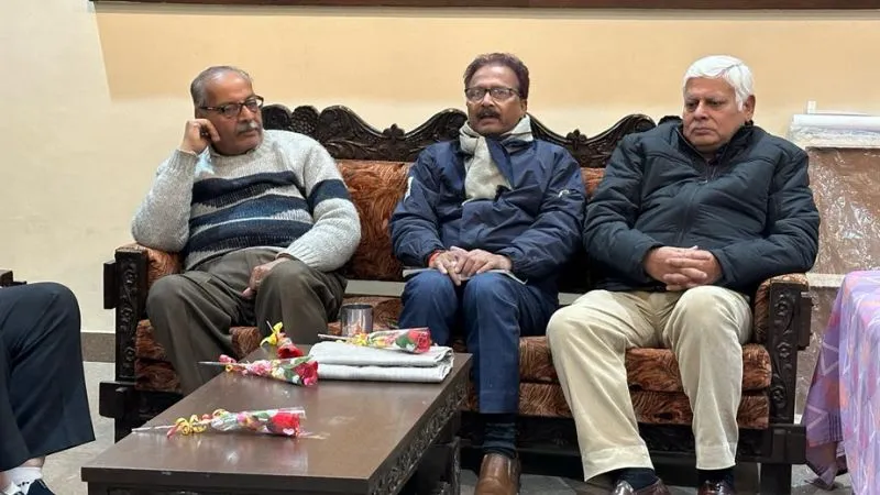 Kanpur: सिंदूर स्मृति एकल काव्य गोष्ठी संपन्न, 'आज नदी में पांव डुबोते याद हमें किरणों की आई' जैसे गीतों ने माहौल किया भावुक